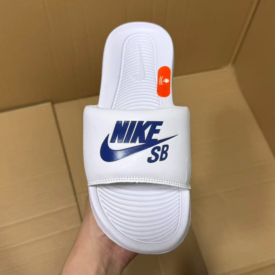 View 5 - White / Blue