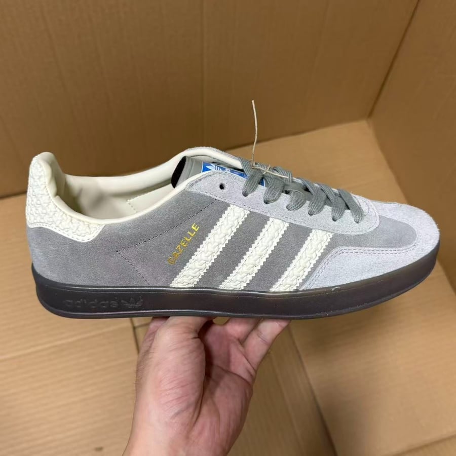 View 2 - White / Grey