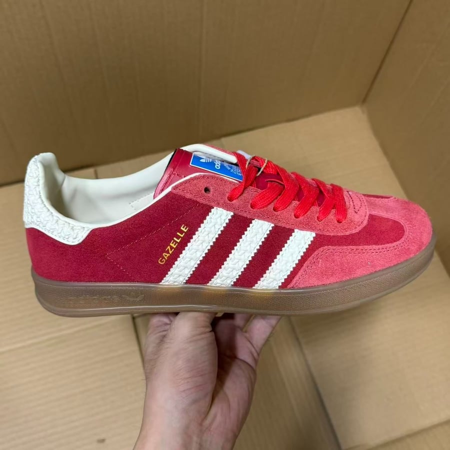 View 3 - White / Red