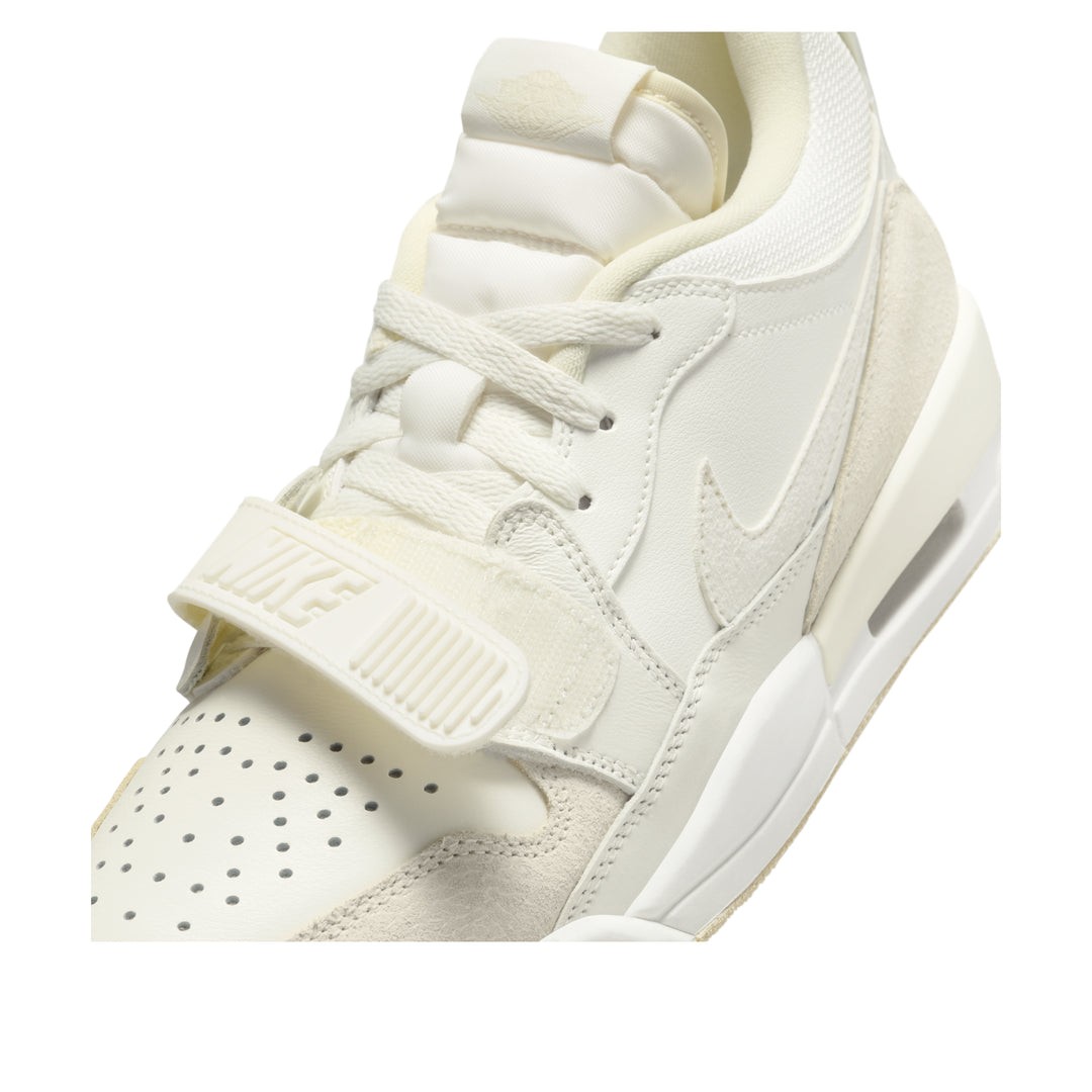 View 22 - White / Beige