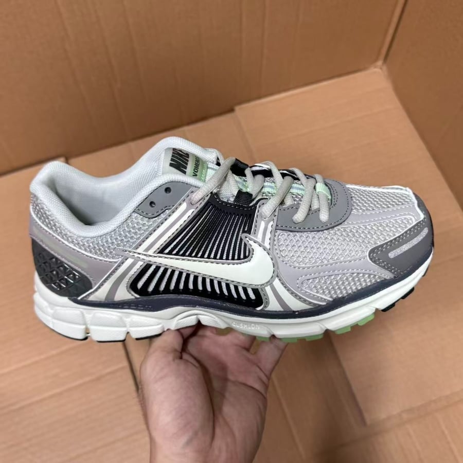 Running Shoes W Vomero V5 Series