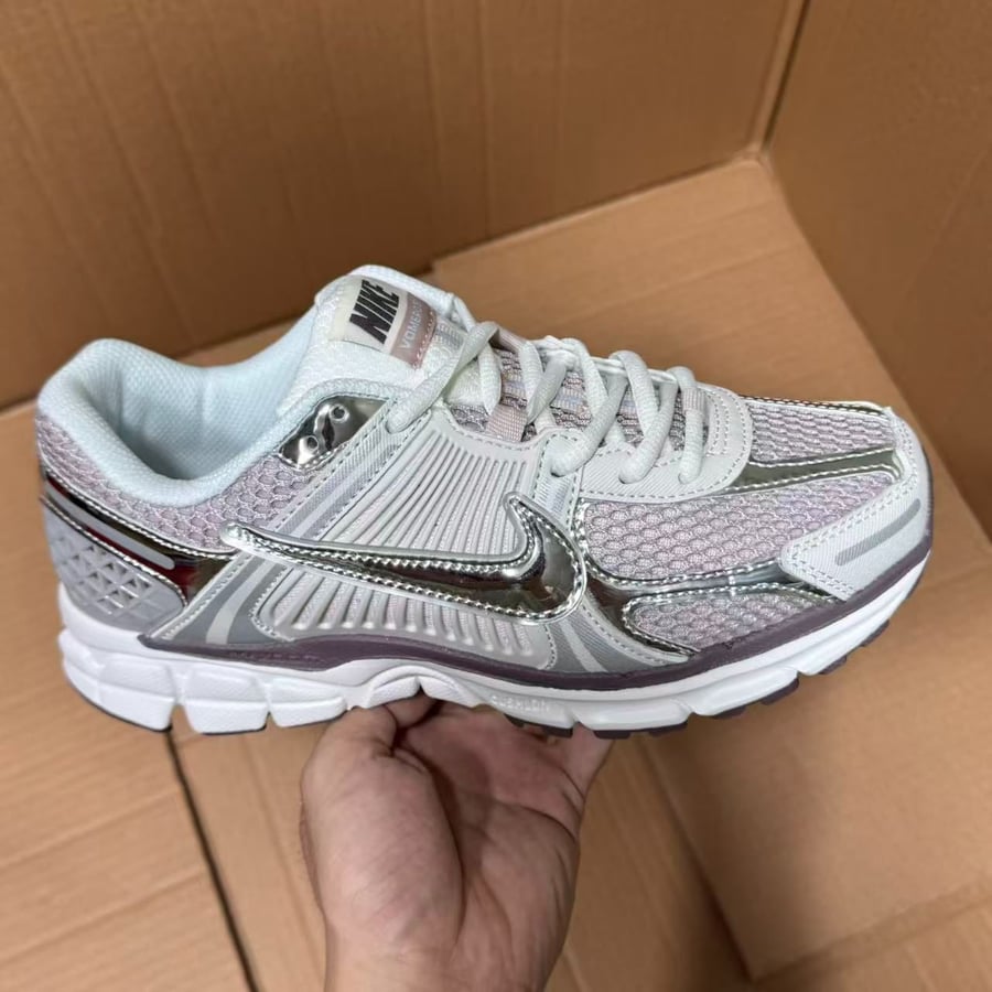 View 6 - White / Grey