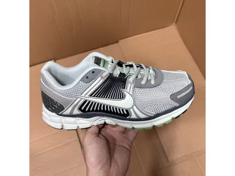 Running Shoes W Vomero V5 Series