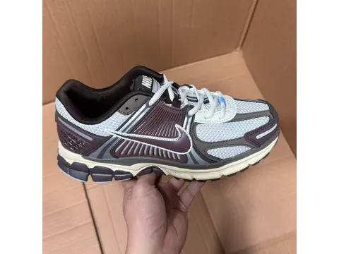 Running Shoes W Vomero V5 Series